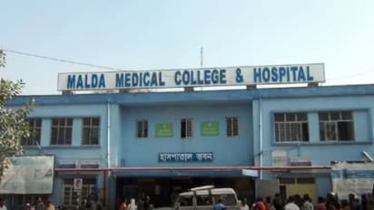 খোঁজ নেই ডাক্তারদের, জেলাশাসকের আচমকা হানায় বেআব্রু মালদহ মেডিক্যাল-এর হাল