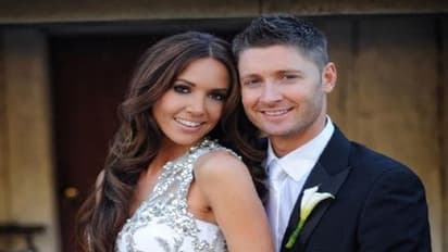 పెళ్లయి ఏడేళ్లు, అప్పుడే భార్యతో మైఖేల్ క్లార్క్ విడాకులు