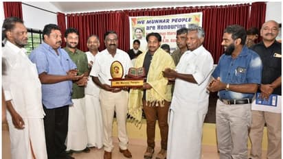 സാഹിത്യ അക്കാദമി കനകശ്രീ അവാർഡ് ജേതാവിനെയും പ്രാദേശിക പത്രപ്രവർത്തകനെയും ആദരിച്ചു