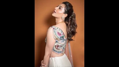 பட்டாம் பூச்சியை டாப்பாக அணிந்து... ரசிகர்கள் மனதை சிறகடிக்க வைத்த காஜல் அகர்வால்! லேட்டஸ்ட் புகைபடத்தொகுப்பு!