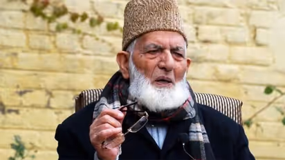 Separatist leader Syed Ali Geelani resigns as head of Hurriyat Conference