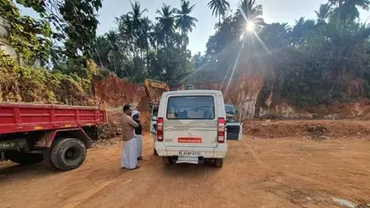 അനുമതി നൽകിയതിലും കൂടുതൽ മണ്ണ് നീക്കി; സ്ഥലം ഉടമയ്ക്കും വാഹനങ്ങൾക്കും പിഴ