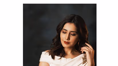 దివి నుంచి దిగివచ్చిన దేవతలా.. మతిపోగొడుతున్న రాశి ఖన్నా