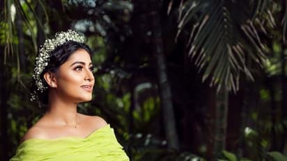 நிறைமாத கர்ப்பிணியாக சினேகா... ஏஞ்சல் கெட்டப்பில் நடத்திய போட்டோ ஷூட்... அசரவைக்கும் கிளிக்ஸ்...!