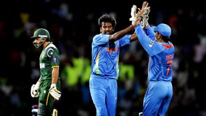 കൈഫിന് പിന്നാലെ ധോണിക്ക് പിന്തുണയുമായി എല് ബാലാജി