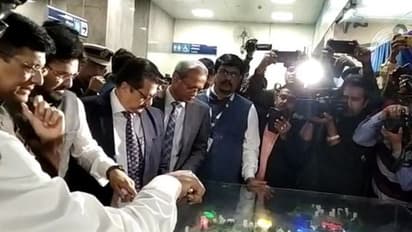 যাত্রা শুরু ইস্ট-ওয়েস্ট মেট্রো-র, উদ্বোধন করলেন রেলমন্ত্রী পীযূষ গোয়েল