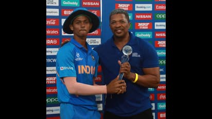 അണ്ടര്-19 ലോകകപ്പിന്റെ താരമായതിന് യശസ്വി ജയ്സ്വാളിന് ലഭിച്ച ട്രോഫി രണ്ടായി പൊട്ടി