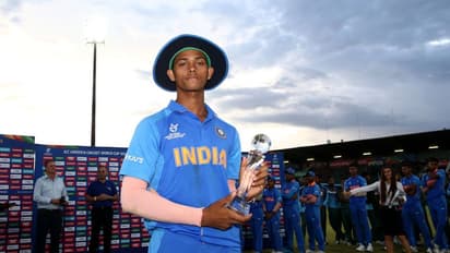 నవ్వుతూనే ఉన్నా, ద్రావిడ్.. సచిన్ సార్ల వల్లనే: యశస్వి జైశ్వాల్