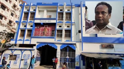 মেদিনীপুরে ৮ টি প্রাথমিক বিদ্যালয় বন্ধ করার 'হঠকারী  সিদ্ধান্ত', অপসারিত সংসদের চেয়ারম্যান নারায়ণ সাঁতরা