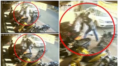 യൂത്ത് കോൺഗ്രസ് പ്രാദേശിക നേതാവിനെ മര്ദ്ദിച്ച് ഡിസിസി നേതാവ്; പ്രകോപനം ബാങ്ക് അഴിമതി പുറത്തെത്തിച്ചത്-വീഡിയോ