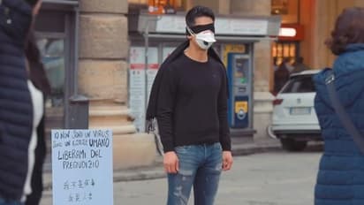 'ഞാനൊരു മനുഷ്യനാണ്, വൈറസല്ല'; കൊറോണ ഭയത്താല് ചൈനക്കാരെ അകറ്റി നിര്ത്തുന്നതിനെതിരെ യുവാവിന്റെ പ്രതിഷേധം