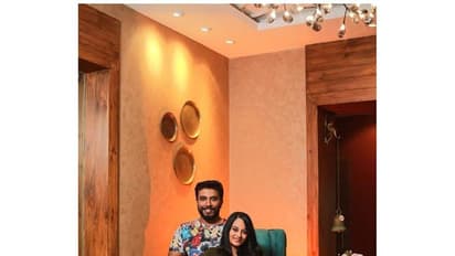 கல்யாணம் ஆனாலும் இன்னும் லவ்வர்ஸ் தான்... பிக்பாஸ் பிரபலத்தின் லவ்வர்ஸ் டே ஸ்பெஷல் கிளிக்ஸ்...!