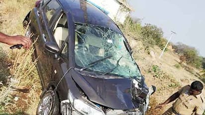 ஹாலிவுட் படம் ரேன்ஜில் கிணற்றுக்குள் தலைக்குப்புற கவிழ்ந்த கார்.... 3 பேர் உடல் நசுங்கி உயிரிழப்பு..!