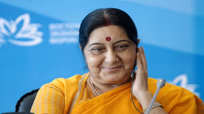 প্রেম দিবসে আবেগঘন সুষমার স্বামী, জন্মদিনে ছবি পোস্ট করে  ট্যুইটারে স্মরণ প্রধানমন্ত্রীর