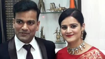 প্রশাসনিক ব্যস্ততার মাঝে ভালোবাসার ডাক, প্রেম দিবসে চারহাত এক নবজ্যোৎ-তুষারের