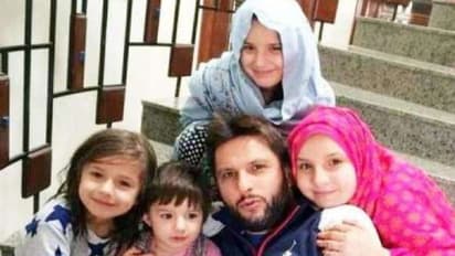 'আরও ছয়জন বাকি', পঞ্চম কন্যার বাবা হলেন শাহিদ আফ্রিদি