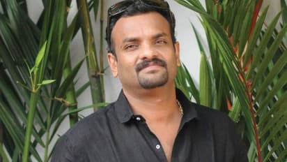 പശുക്കൾക്ക് ഭക്ഷണവുമായി സംവിധായകൻ ആർഎസ് വിമൽ എത്തി