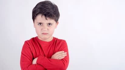 সন্তানকে শুধু শাসন নয় বাড়িয়ে দিন সহযোগিতার হাত, জ্যোতিষ মতে মেনে চলুন এই নিয়মগুলি