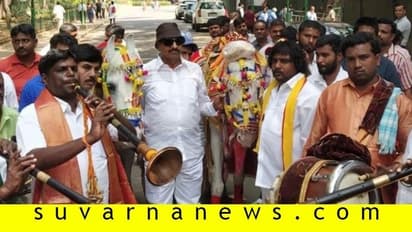 ಪ್ರೇಮಿಗಳ ದಿನ: ಕುದುರೆಗಳಿಗೆ ಮದುವೆ ಮಾಡಿಸಿದ ವಾಟಾಳ್‌