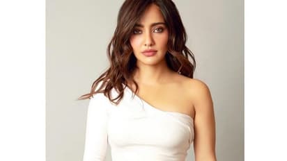 అందంలో అదే పొగరు.. చిరుత పిల్ల హాట్ స్టిల్స్