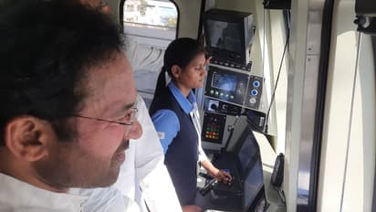 మజ్లీస్ తో కలిసి టీఆర్ఎస్ కుట్ర: పాతబస్తీ మెట్రోపై కిషన్ రెడ్డి