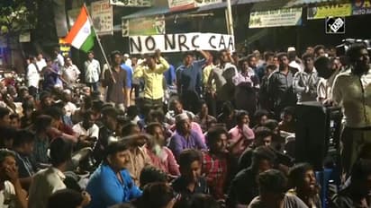 'মরতে চাইলে কে বাঁচাবে', বিধানসভাতেই চরম বিতর্কিত মন্তব্য মুখ্যমন্ত্রীর