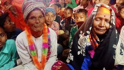 73 साल के दूल्हे ने 67 साल की दुल्हन के साथ की शादी, बड़ी दिलचस्प है इस बुजुर्ग कपल की लव स्टोरी...