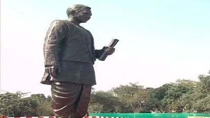 63 ಅಡಿ ಎತ್ತರದ ದೀನ್ ದಯಾಳ್ ಉಪಾಧ್ಯಾಯ ಪ್ರತಿಮೆ ಅನಾವರಣಗೊಳಿಸಿದ ಮೋದಿ