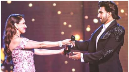 മറക്കില്ല ഒരിക്കലും ആ നിമിഷം, മാധുരി ദീക്ഷിത് അവാര്‍ഡ് സമ്മാനിച്ചതിനെ കുറിച്ച് രണ്‍വിര്‍ സിംഗ്