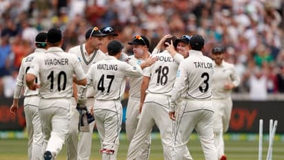 బౌల్ట్, సౌథీ దెబ్బకు విలవిల: న్యూజిలాండ్ పై టీమిండియా ఘోర పరాజయం