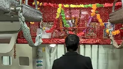 రైలులో శివాలయం... ఈశ్వరుడి కోసం స్పెషల్ బెర్త్.. ఫోటోలు వైరల్