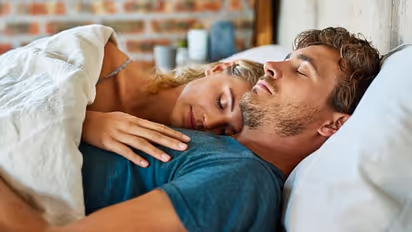 మైనర్ బాలుడితో ఆంటీ ఎఫైర్... రాత్రంతా శృంగారం, తృప్తితీరక..