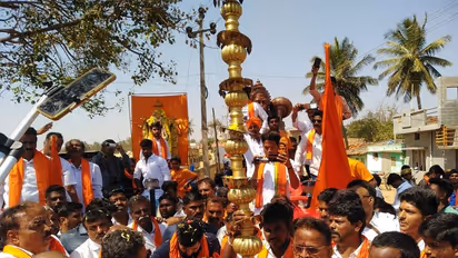 ಸುಡುಬಿಸಿಲಿನಲ್ಲೂ ಮುಗುಳ್ನಗುತ್ತಿರೋ ಹಳ್ಳಿಹಕ್ಕಿ..!