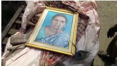 চার বছর আগে মৃত স্ত্রী, ছবি বুকে নিয়ে আত্মঘাতী স্বামী