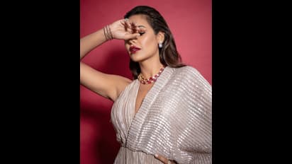 రామ్ చరణ్ ఐటమ్ భామ ఫోటో షూట్.. మతిపోగొట్టేలా అందాలు!