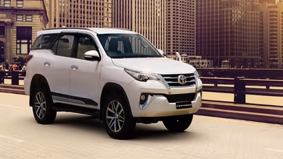 టయోటా నుండి కొత్త మోడల్ ఫార్చ్యూనర్ ...ఇప్పుడు బిఎస్ 6 ఇంజన్ తో...