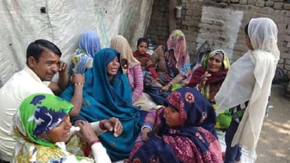 एक क्वार्टर शराब पीते ही दो लोगों की हो गई मौत, शादी में मातम