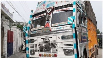 11ലക്ഷം രൂപയുടെ ബിസ്കറ്റുമായി പോയ ട്രക്ക് തട്ടിയെടുത്തു; പിടികൂടാനെത്തിയ പൊലീസിന് നേര്ക്ക് വെടിവെപ്പ്