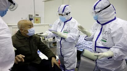 করোনা ভাইরাসে মৃতের সংখ্যা বেড়ে দাঁড়াল ২০০০, ক্রমশ বাড়ছে মৃত্যু মিছিল