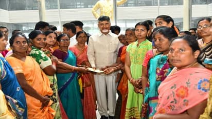 చంద్రబాబు చేతులమీదుగానే... నారా భువనేశ్వరి బాటలోనే విజయనగరం మహిళ