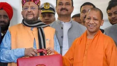 जानें कैसे योगी ने बजट के जरिए लगाई सपा के वोट बैंक पर सेंध