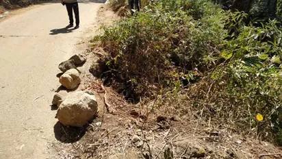 മൂന്നാറിൽ ജീപ്പ് മറിഞ്ഞ് രണ്ടുപേർ മരിച്ച സംഭവം; സംരക്ഷണ ഭിത്തിയില്ലാത്തത് അപകട കാരണമെന്ന് നാട്ടുകാർ