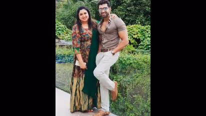 நடிகர் அருண்விஜய் தன்னுடைய அன்பு மனைவி.. அழகு குழந்தைகள்... மற்றும் குடும்பத்தோடு இருக்கும் புகைப்பட தொகுப்பு!