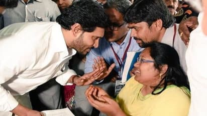 సుగాలి ప్రీతి కేసు సీబీఐకి: పవన్ స్పందన ఇదీ