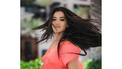 ఈ గ్లామర్ బ్యూటీని కొంచెం గుర్తించడయ్యా!