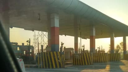 టోల్‌ప్లాజాల వద్ద కాటేస్తున్న మృగాళ్లు: వివాహితను బెదిరించి గ్యాంగ్‌రేప్