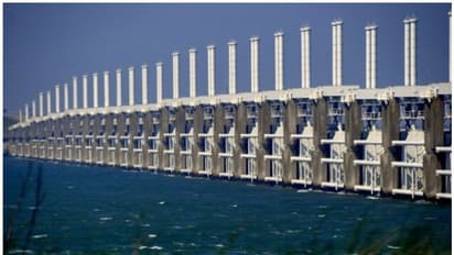 കടലെടുക്കുമോ യൂറോപ്പിന്റെ തീരനഗരങ്ങളെ ? വരുമോ കേരളത്തേക്കാൾ നീളത്തിൽ ഒരു അണക്കെട്ട്?