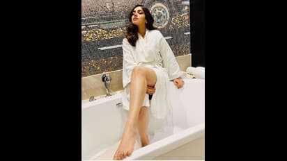 ಬಾತ್ ಟಬ್‌ನಲ್ಲಿ ಖುಲ್ಲಂ ಖುಲ್ಲಾ: ಬಾಲಿವುಡ್ ನಟಿಯ ಮೈಮಾಟ ಕ್ಯಾಮರಾದಲ್ಲಿ ಸೆರೆ