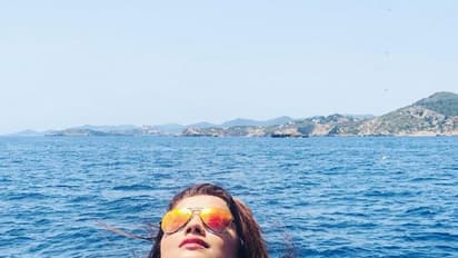 సంప్రదాయ పాత్రల నటి.. బికినీల్లో హాట్ ఫోజులు