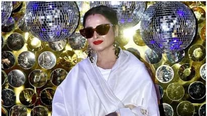 ഇവിടം അപകട മേഖല, അമിതാഭ് ബച്ചന്റെ ഫോട്ടോയ്‍ക്ക് മുന്നില്‍ നിന്ന് മാറി രേഖ